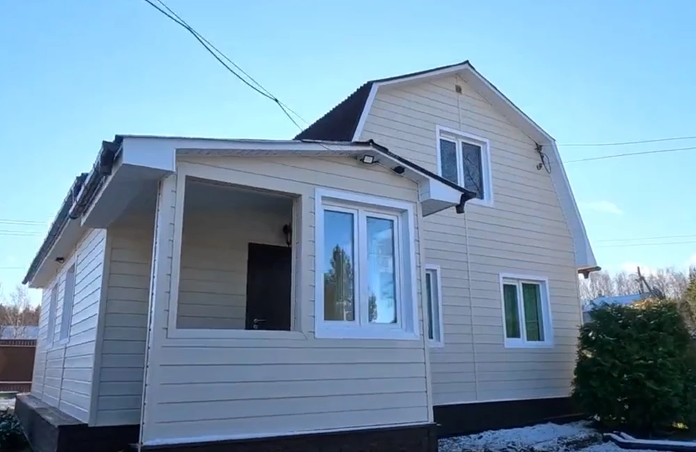 Как преобразить дом: утепление и облицовка сайдингом в одни руки