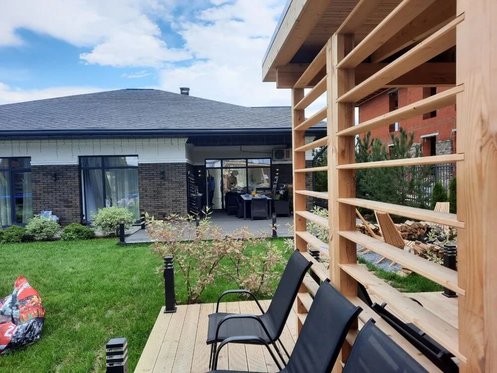 На Open Village 2025 сделали модную беседку с хозблоком