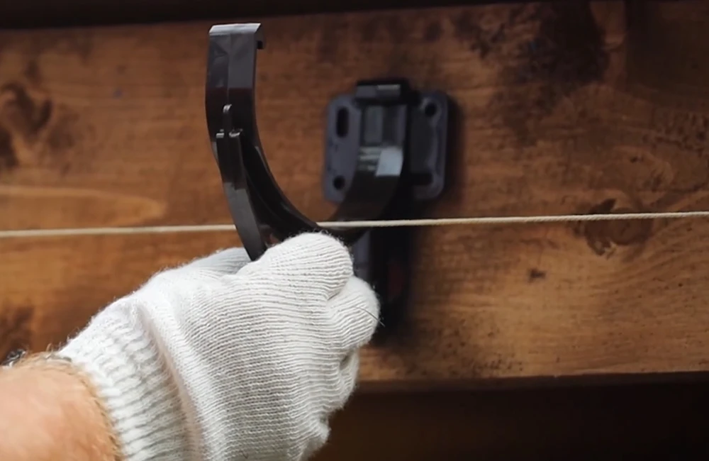 Уклон водосточного желоба: быстро и правильно