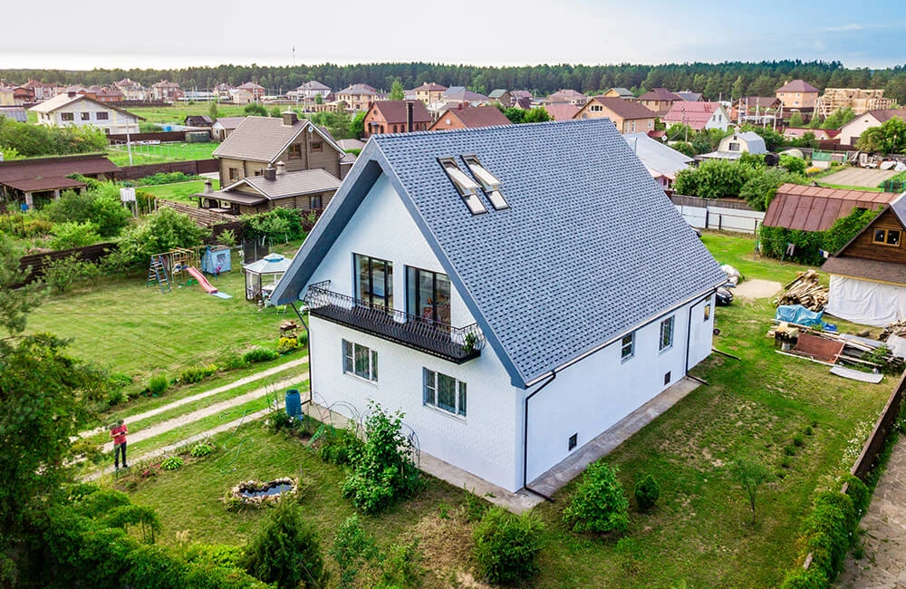Однако при реконструкции рубероид заменили гидроизоляцией и сделали вентзазор. Новая крыша не только красивая, но и всегда сухая.