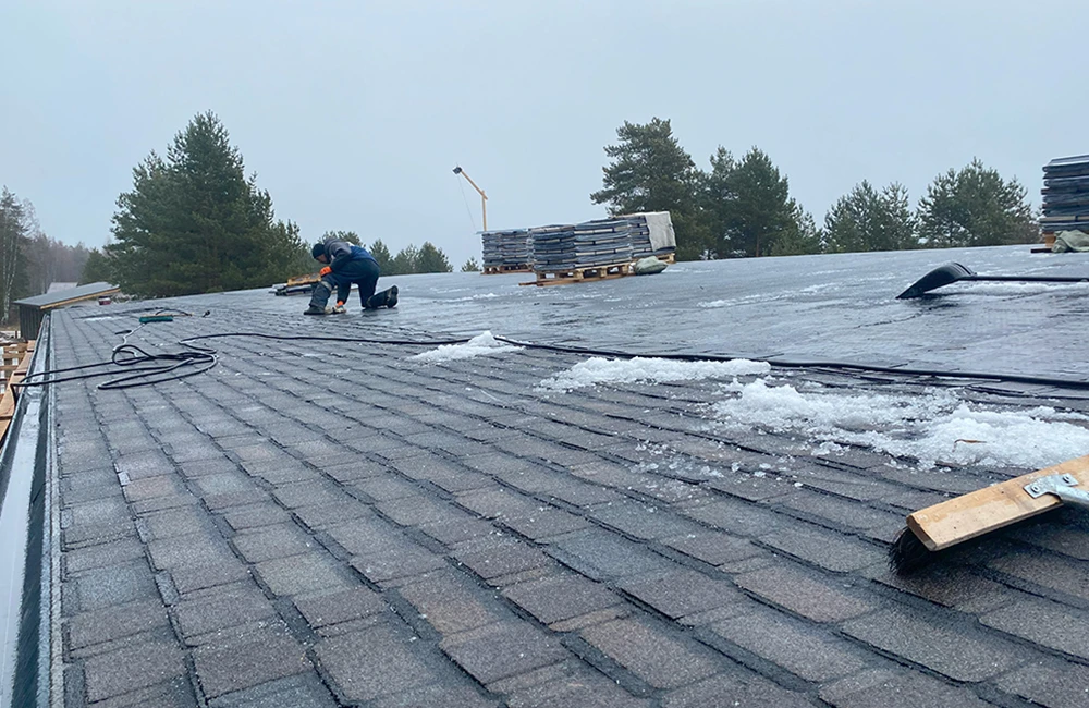 Проблема: не успели закрыть крышу до зимы