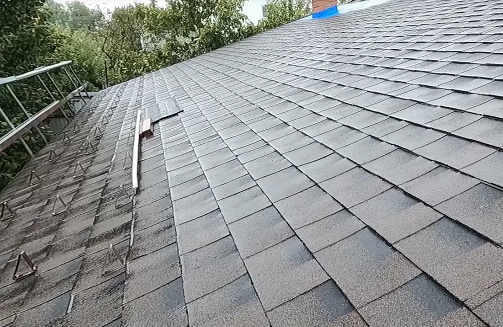 Монтаж гибкой черепицы своими руками: как сэкономить на кровельных работах