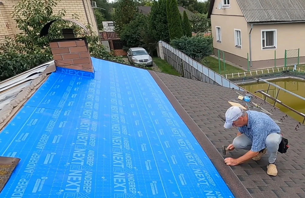 Монтаж гибкой черепицы своими руками: как сэкономить на кровельных работах