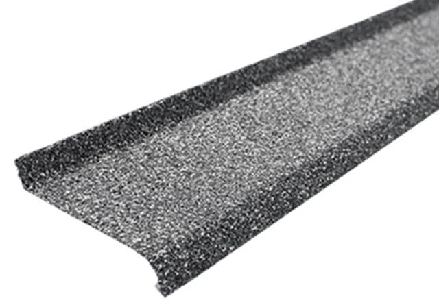 Цокольная планка: 17 × 85 × 20 × 1250 мм. Это изделие идет только с покрытием базальтовым гранулятом.