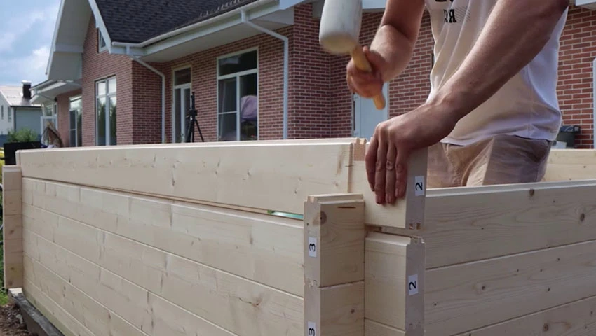 Хозблок-трансформер из мини-бруса: можно собрать за два дня