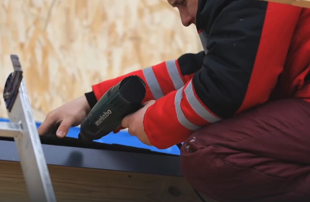 Проблема: не успели закрыть крышу до зимы