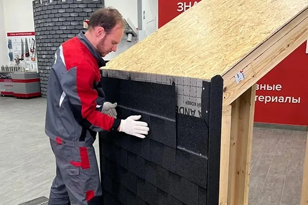 Ответом на этот вызов стало открытие учебных центров в разных уголках России, вырастивших целое поколение профессиональных кровельщиков. Сейчас у Строительной академии ТЕХНОНИКОЛЬ 21 учебный центр, который ежегодно выпускает новых специалистов.