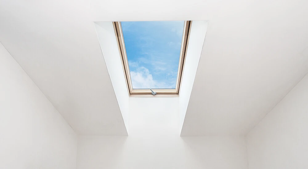 Стеклохолст используют при чистовой отделке — он дает возможность получить ошпаклеванные стены и потолки без нитевидных трещин