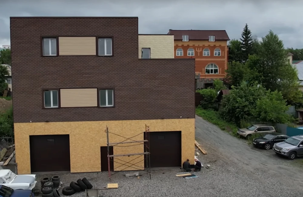 Блогеры–гаражники рассказали, как сделать вечный фасад