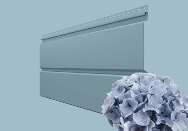 Варианты фасада для дома из винилового сайдинга с фактурой под брашированное дерево и гладкий брус