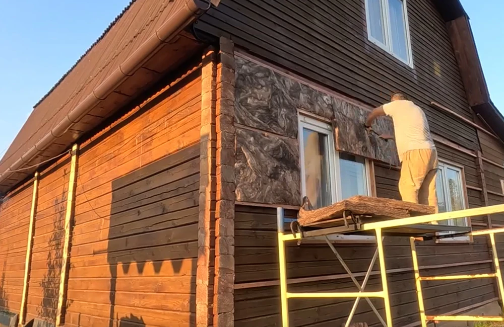 Как преобразить дом: утепление и облицовка сайдингом в одни руки