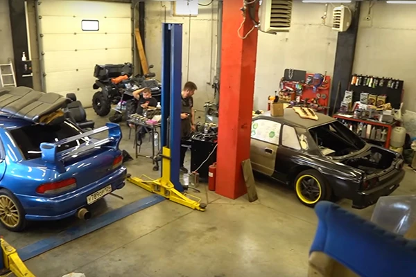 Блогеры–гаражники рассказали, как сделать вечный фасад