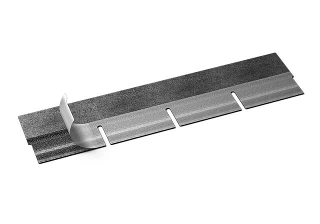 Клеевая полоса на задней стороне фасадной плитки HAUBERK