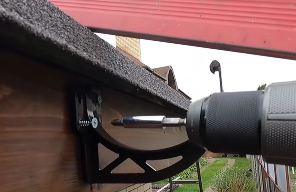 Монтаж гибкой черепицы своими руками: как сэкономить на кровельных работах