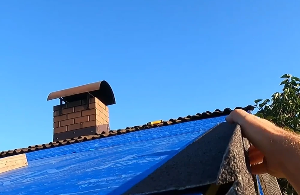 Монтаж гибкой черепицы своими руками: как сэкономить на кровельных работах