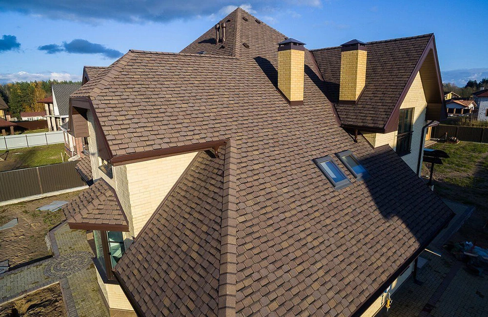 Форма нарезки «Континент» с глубоким, «голографическим» объемом создана для тех, кто видит в крыше значимый элемент архитектуры. Такая крыша создает ощущение дома на века. Гарантия — пожизненная.