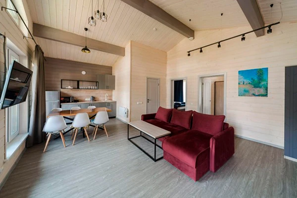 МОНЕ: 12 коттеджей для номерного фонда за два месяца