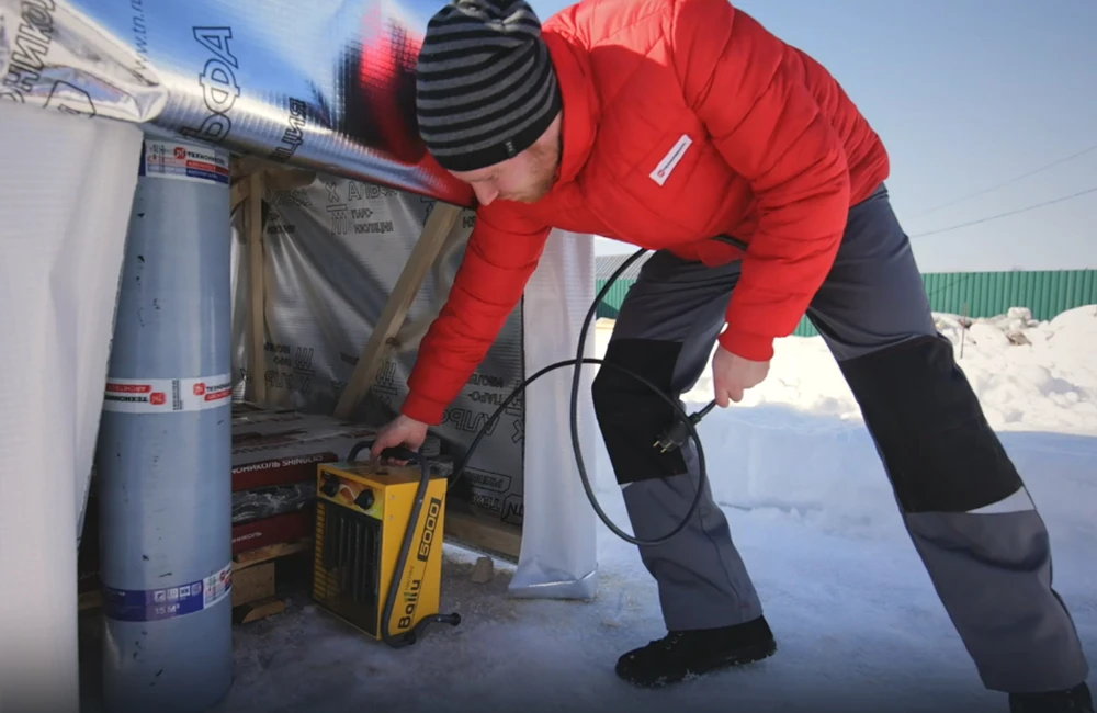 Проблема: не успели закрыть крышу до зимы