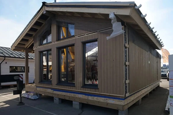 В 2025 году дом по проекту МОНЕ 60 на выставке «Малоэтажная страна» в подмосковном Алтуфьево возвели за четыре дня