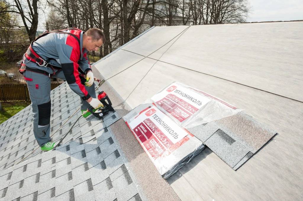 Металлочерепица или гибкая черепица: что выбрать для крыши