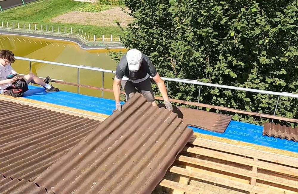 Монтаж гибкой черепицы своими руками: как сэкономить на кровельных работах