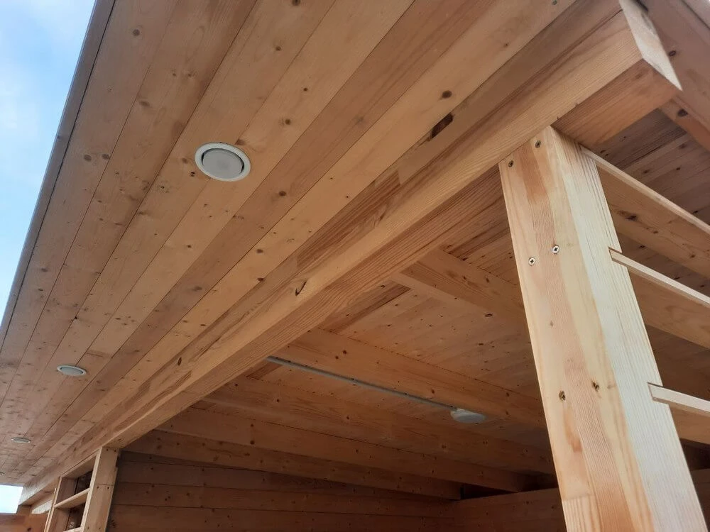 На Open Village 2025 сделали модную беседку с хозблоком