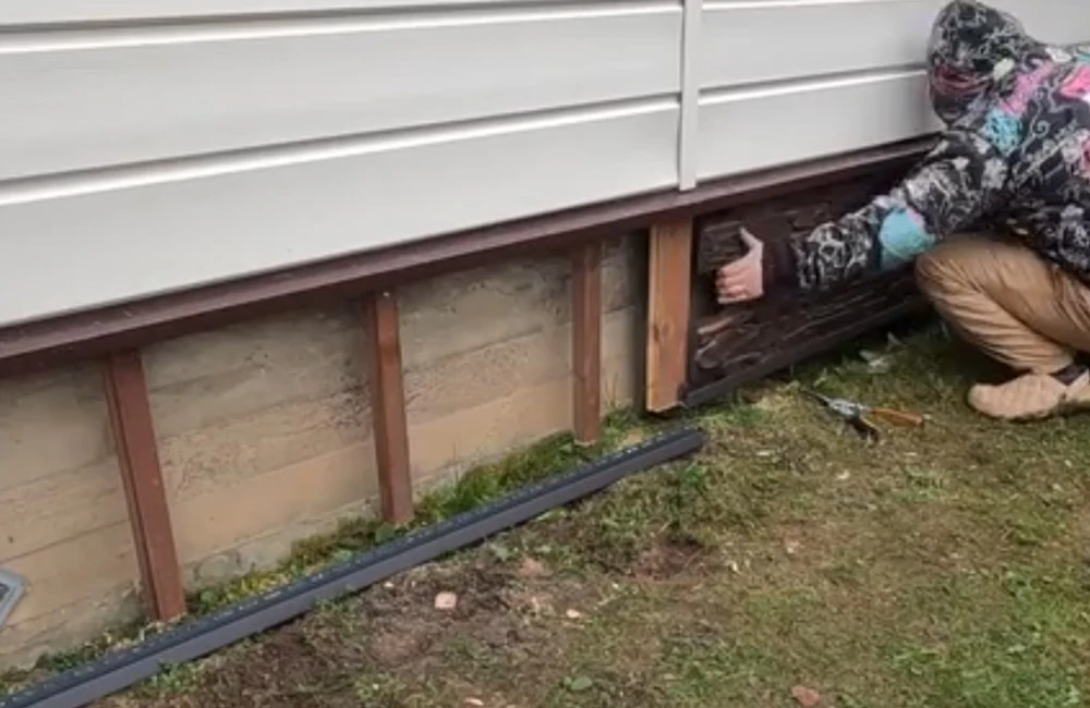 Как преобразить дом: утепление и облицовка сайдингом в одни руки