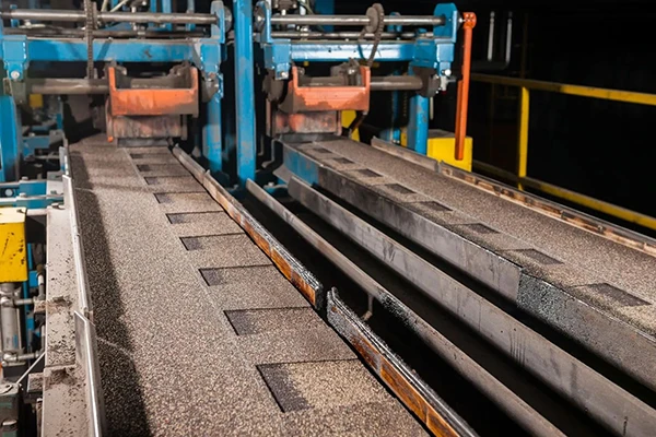 Твердосплавные ножи из карбида вольфрама гарантируют точную и чистую нарезку даже такого абразивного материала.