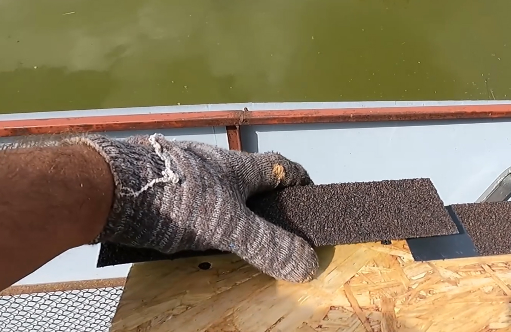 Монтаж гибкой черепицы своими руками: как сэкономить на кровельных работах