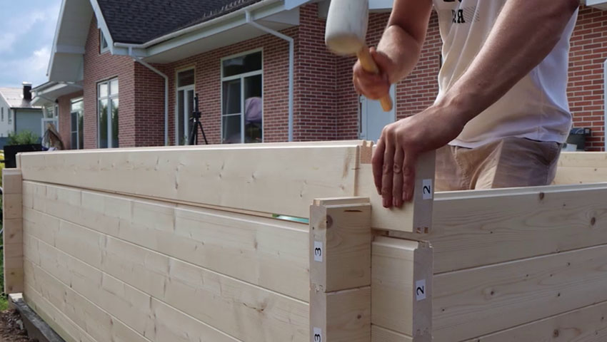 Хозблок-трансформер из мини-бруса: можно собрать за два дня