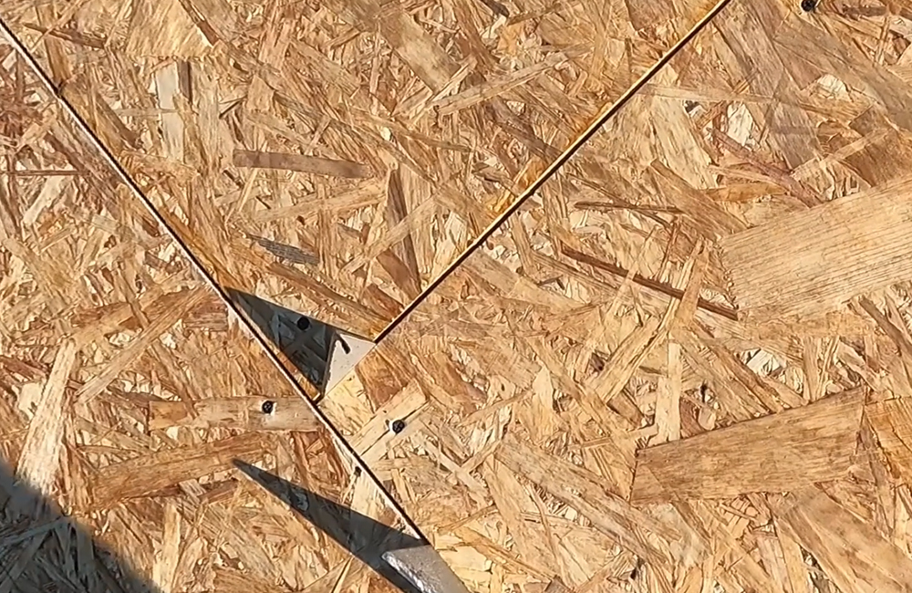 Монтаж гибкой черепицы своими руками: как сэкономить на кровельных работах