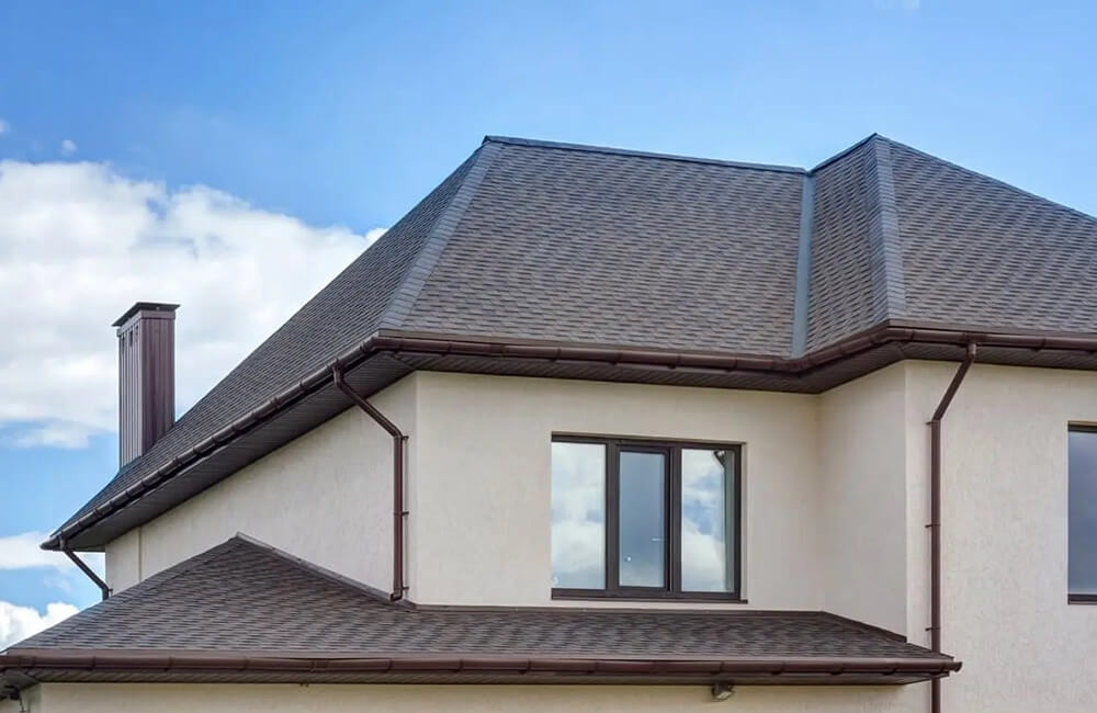 Подшивка свесов кровли: зачем это нужно