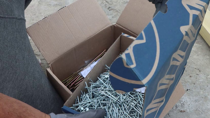 Комплект приходит сразу с крепежом — если все правильно собирать, то не придется ничего докупать