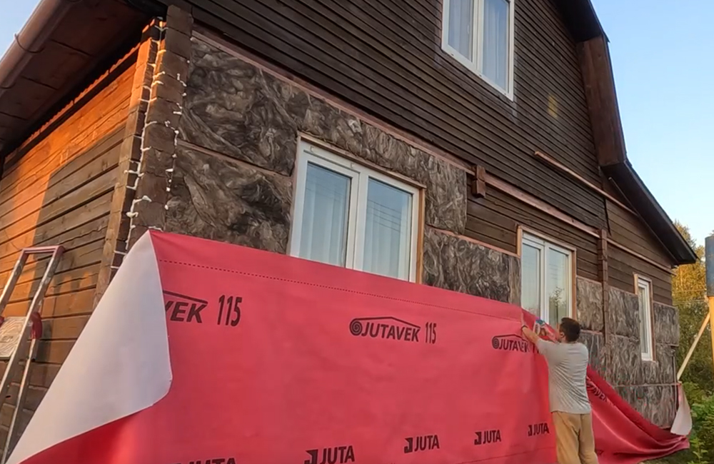 Как преобразить дом: утепление и облицовка сайдингом в одни руки