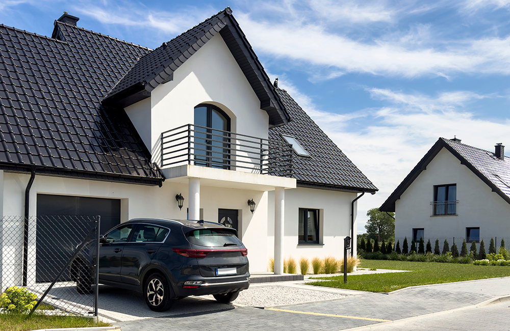 Металлочерепица или гибкая черепица: что выбрать для крыши