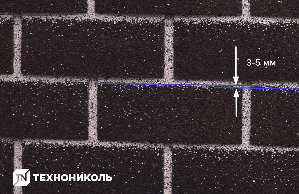 При монтаже плитки важно контролировать совпадение теневой полосы между соседними плитками. Разница в высоте не должна превышать 3-5 мм — так облицованная стена будет смотреться аккуратно.