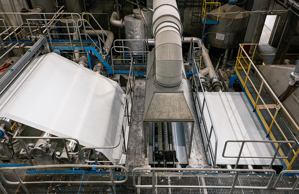 Процесс отрегулирован так, чтобы пропитка была равномерной, но не избыточной