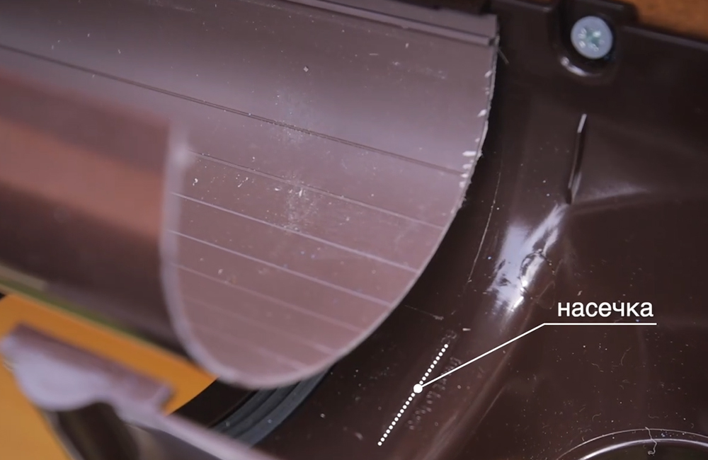 Уклон водосточного желоба: быстро и правильно