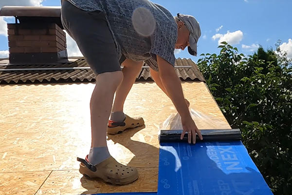 Монтаж гибкой черепицы своими руками: как сэкономить на кровельных работах