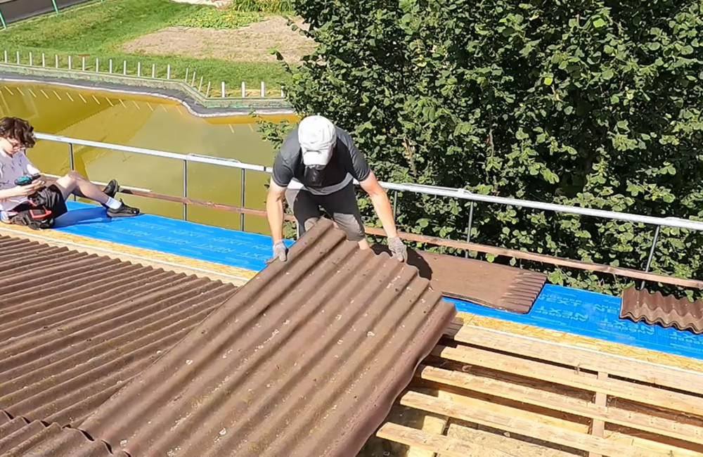 Монтаж гибкой черепицы своими руками: как сэкономить на кровельных работах