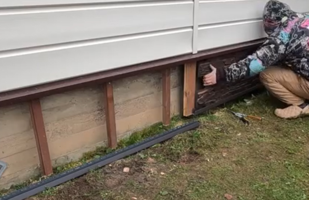 Как преобразить дом: утепление и облицовка сайдингом в одни руки