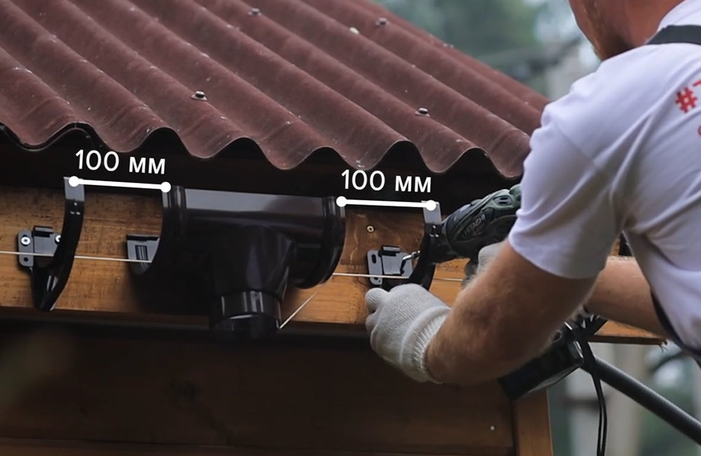 Уклон водосточного желоба: быстро и правильно